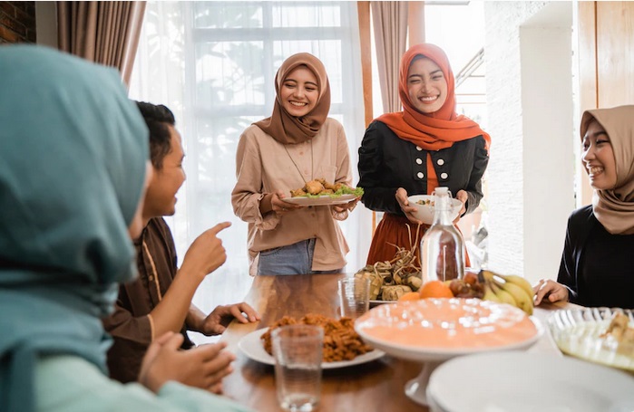 Jangan Kalap, Ini Tips Menjaga Asupan Makanan saat Lebaran