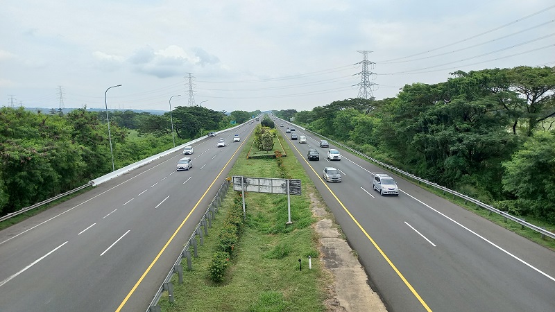 Pelaksanaan one way di Tol Cirebon.