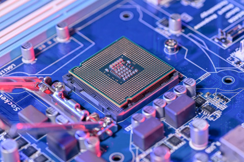 CEO Intel Sebut Kelangkaan Chip Berlanjut Hingga 2024