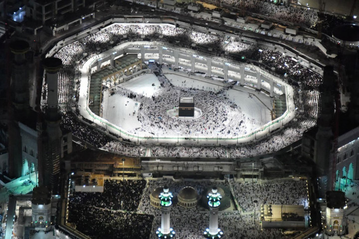 Foto dari Udara Memperlihatkan Umat Muslim Penuhi Kakbah