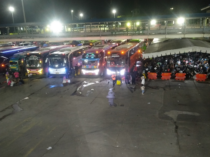 Kepadatan Kendaraan Menuju Pelabuhan Merak Terurai