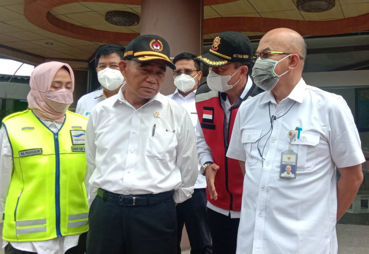 Menko PMK Pastikan Arus Mudik di Pelabuhan Merak Mulai Normal