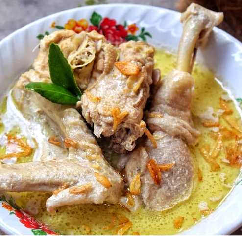 Ini kuliner khas banget yang pasti ada saat Lebaran. (Foto: Dok. Instagram Resep Masak Mudah/@resepmasakmudah_)