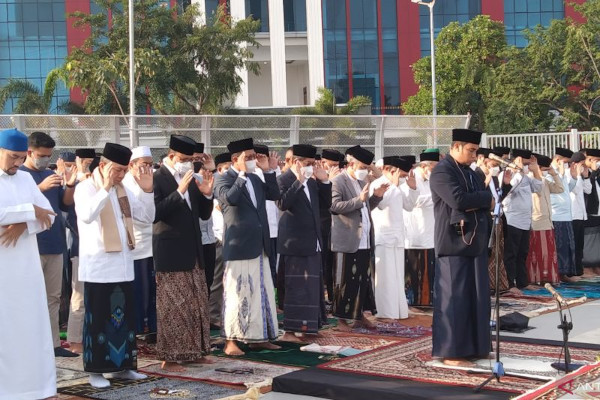 Anies Salat Id di JIS
