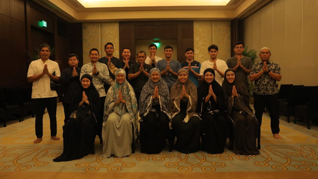 Tim Bulu Tangkis Indonesia merayakan Idul Fitri di Manila. (Foto: Dok. PBSI)