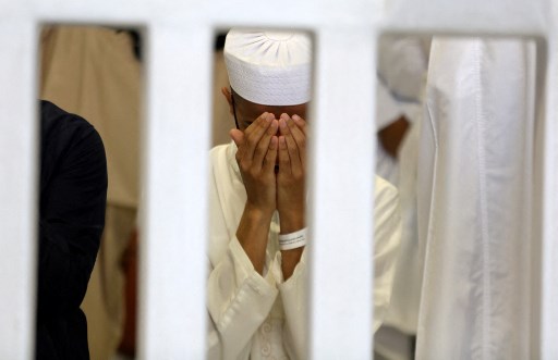 Warga Arab Saudi di hari terakhir Ramadan. Foto: AFP