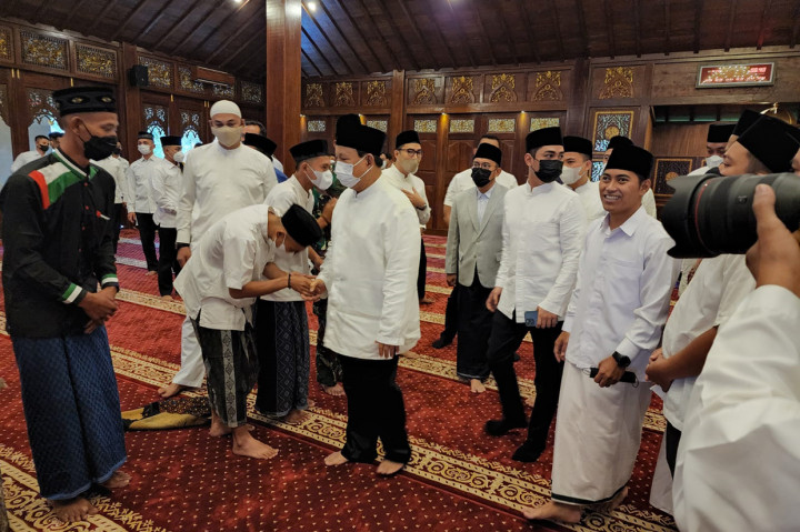 Foto: Menhan Prabowo Salat Idulfitri di Hambalang