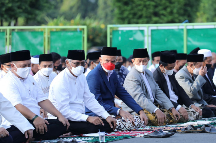 Ganjar Sebut Antusias Salat Idulfitri di Simpang Lima Luar Biasa