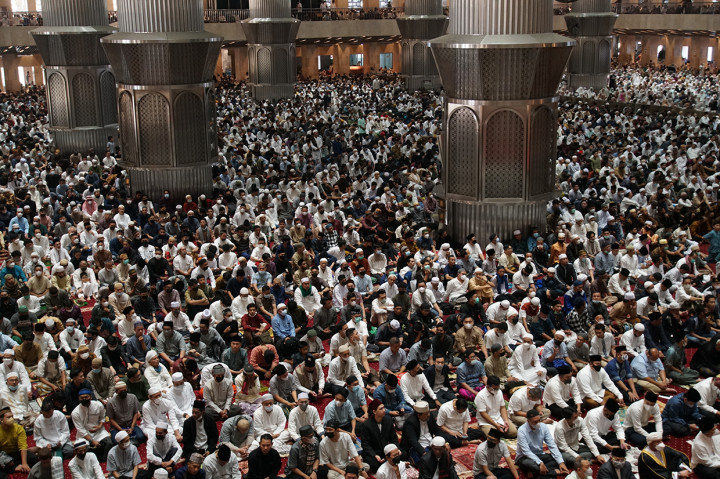 Antusiasme Ribuan Umat Muslim Salat Idulfitri di Masjid Istiqlal