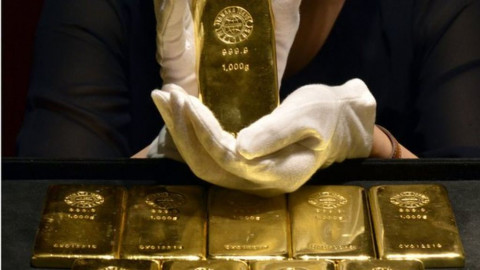 Kemilau Emas Dunia Digerus Keperkasaan Dolar AS