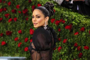 Tampil dengan Busana Menerawang di Met Gala, Vanessa Hudgens Merasa Telanjang