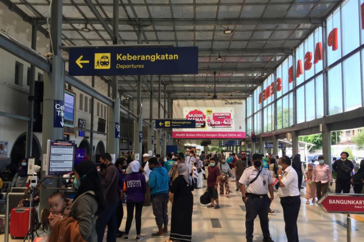 H+1 Lebaran, 33.400 Orang Berangkat dari Stasiun Pasar Senen dan Gambir