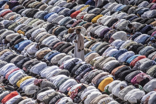 Ribuan warga Muslim Ethiopia melakukan salat Idulfitri bersama./AFP