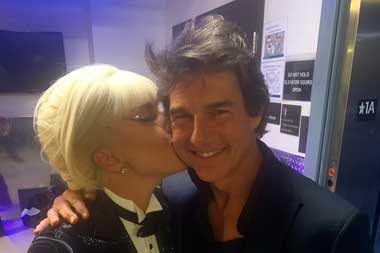 Lady Gaga Cium Pipi Tom Cruise