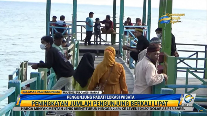 Wisatawan Serbu Pantai Dato di Majene