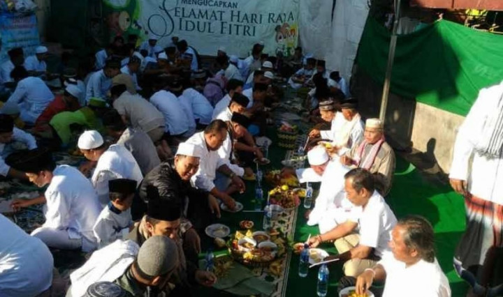 <i>Mentokke</i> Tradisi Kenduri Masyarakat Pesisir Jawa Usai Salat Id
