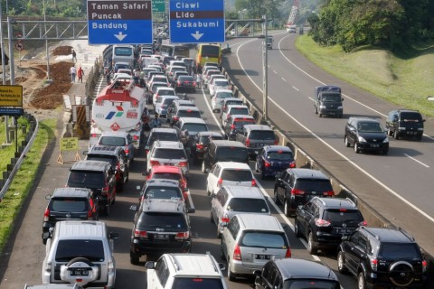 H+2 Lebaran, Kendaraan di Tol Ciawi Arah Puncak Tidak Bergerak