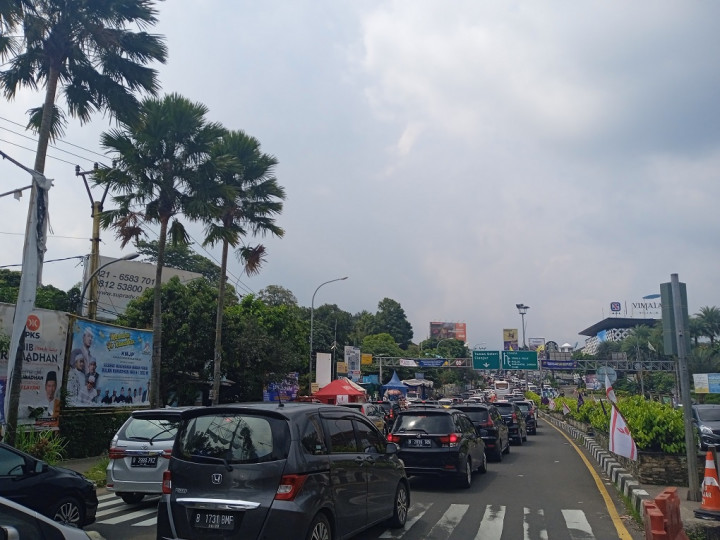 <i>One Way</i> Masih Efektif Urai Kemacetan Jalur Puncak Bogor