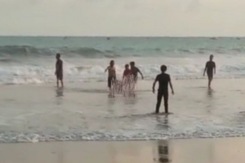 3 Wisatawan Terseret Arus di Pantai Soge Pacitan, Seorang Meninggal