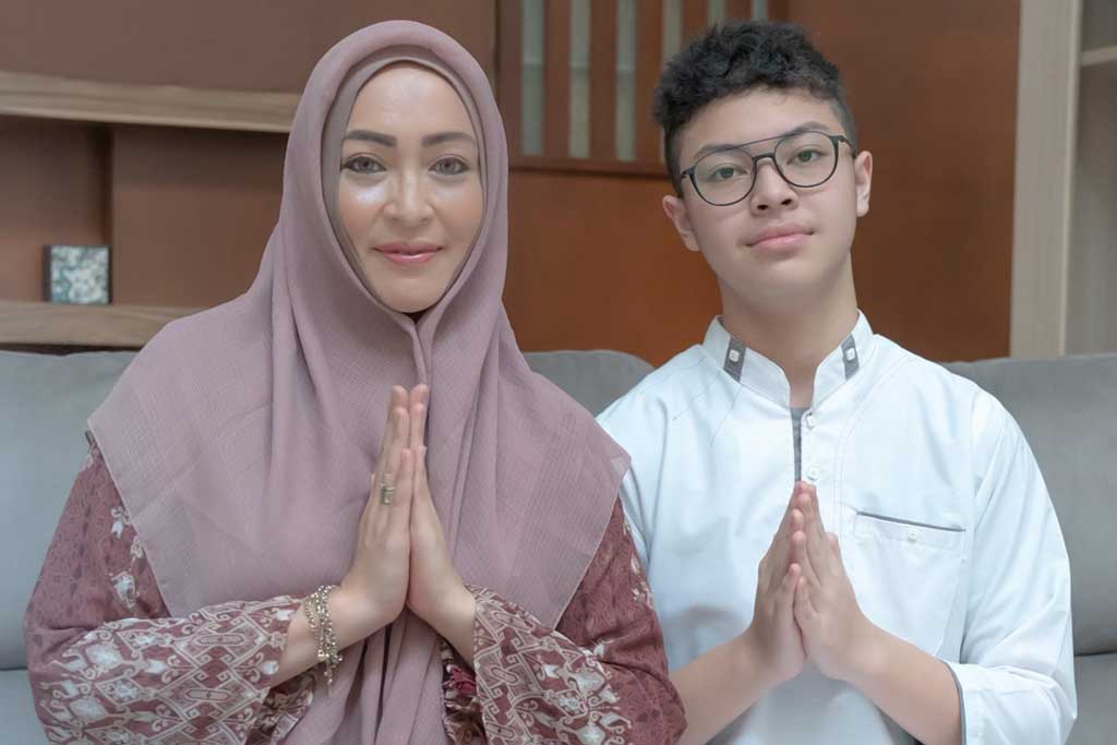 Angelina Sondakh Lebaran bersama keluarga (Foto: Instagram @angelinasondakh09)