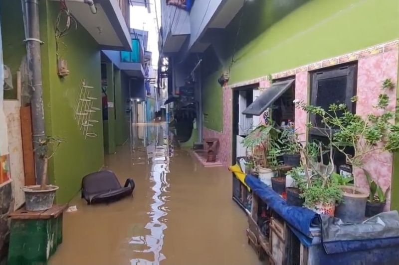 Banjir merendam permukiman warga di Kebon Pala, Jakarta, Kamis (5/5/2022). ANTARA/HO-Dokumentasi Pribadi