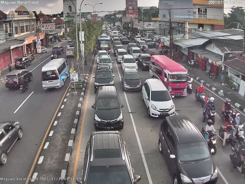  Kepadatan arus lalu lintas di simpang tiga Maguwo Sleman. Dokumentasi/ Dinas Perhubungan DIY