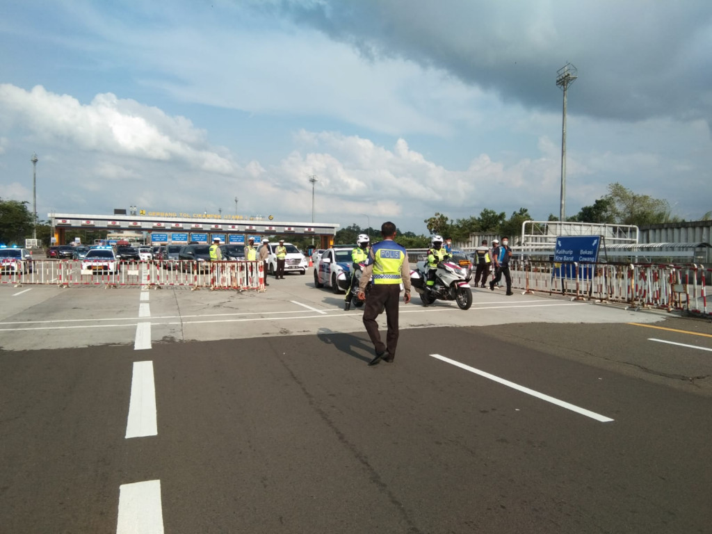 Pemberlakuan satu arah di Tol Jakarta-Cikampek arah Jakarta, Kamis, 5 Mei 2022. Dokumentasi/ istimewa