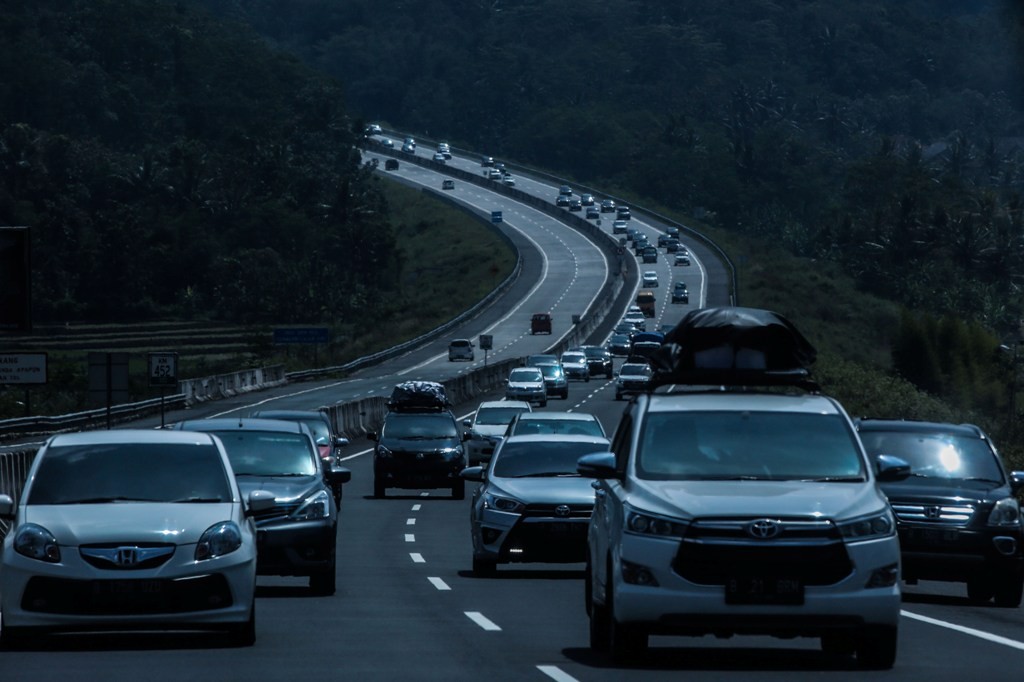 Suasana jalan tol. Jasa Marga