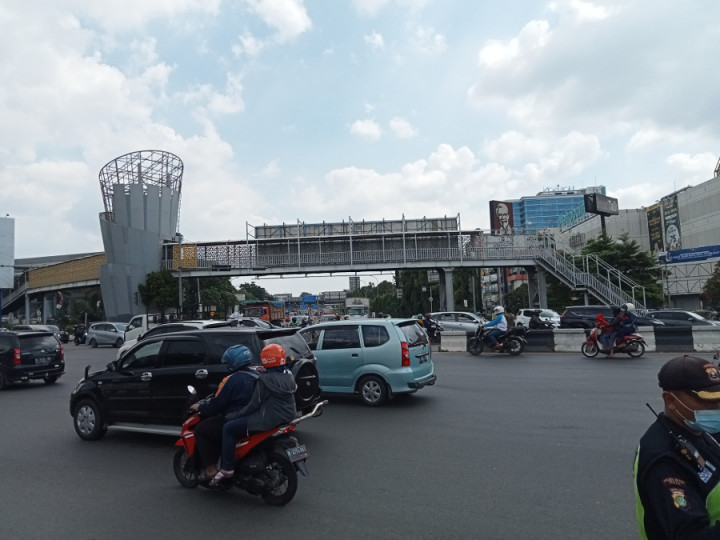 Akses 3 Gerbang Tol Kota Bekasi Disekat saat <i>One Way</i> Semarang-Jakarta