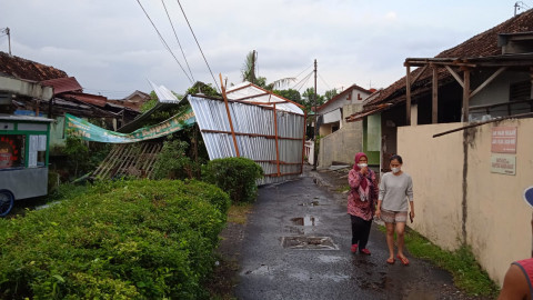 Angin Kencang Rusak Puluhan Atap Rumah di Kota Yogyakarta