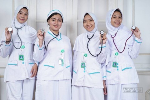 Kupas Tuntas Profesi Bidan: Tugas, Kode Etik, dan Pendidikan