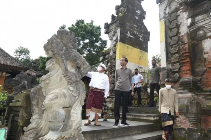 Foto: Jokowi Kunjungi Pura Tirta Empul