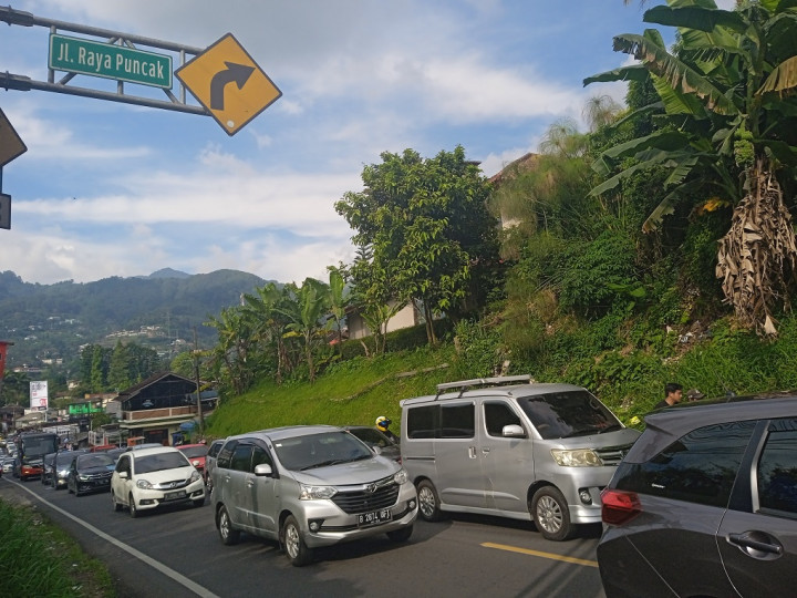 Kemacetan Jalur Puncak Bogor Arah Jakarta Mengular Hingga 11 Km