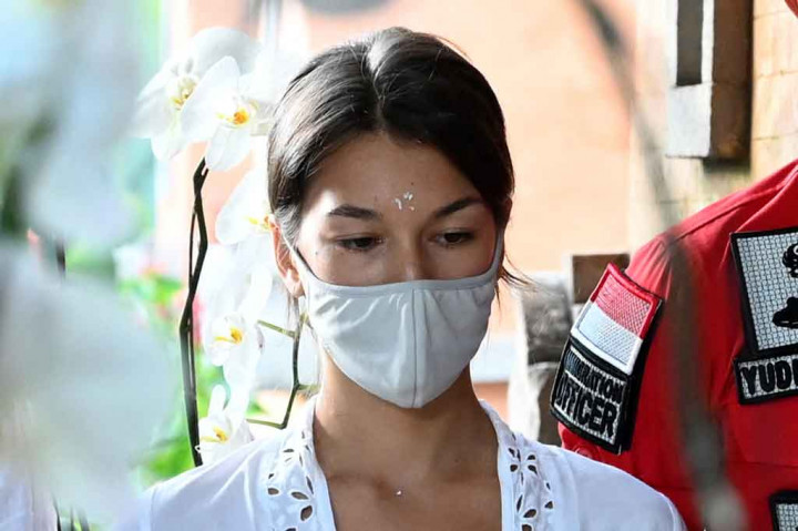 Ini Sosok WNA yang Foto Telanjang di Pohon Keramat Bali