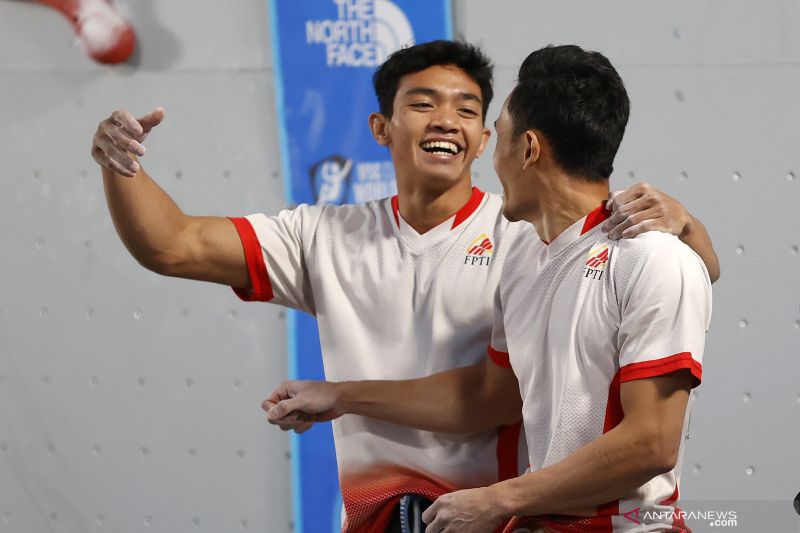 Atlit panjat tebing Indonesia Katibin Kiromal (kiri ) dan rekannya Veddriq Leonardo (kanan). (ANTARA FOTO/ Reuters-Jeffrey Swinger-USA TODAY Sports/hp)