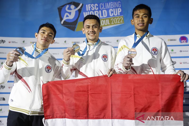 (Ki-ka) Atlet panjat tebing Indonesia Kiromal Katibin, Veddriq Leonardo, dan Rahmad Adi. (IFSC/Dimitris Tosidis)