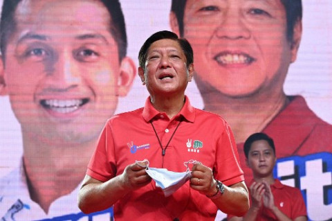 Demokrasi Filipina Diuji, Tetapi Warga Lebih Condong ke Putra Diktator