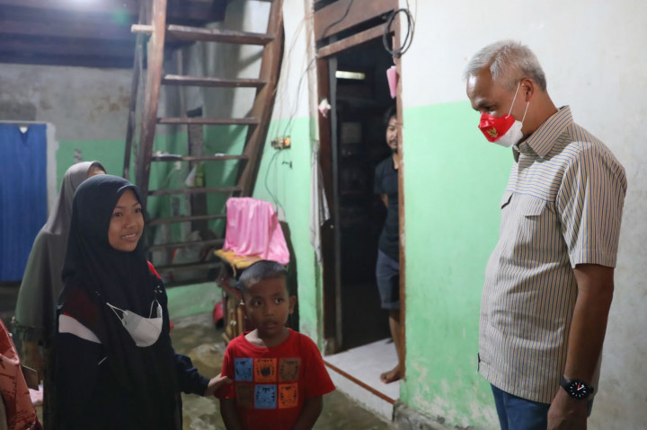 Ganjar Temui Aisyah, Gadis 12 Tahun yang Jadi Tulang Punggung Keluarga