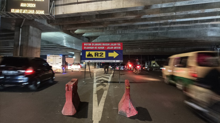 Minim Rambu, Puluhan Pengendara Motor Salah Masuk ke GT Cileunyi