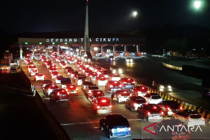 Arus Balik Kendaraan Via GT Tol Cikupa Sabtu Malam Mulai Ramai