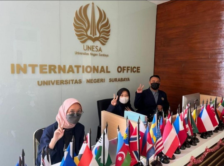 Ungguli ITB dan UI, Mahasiswa UNESA Juara Mathematical Modeling Competition 2022