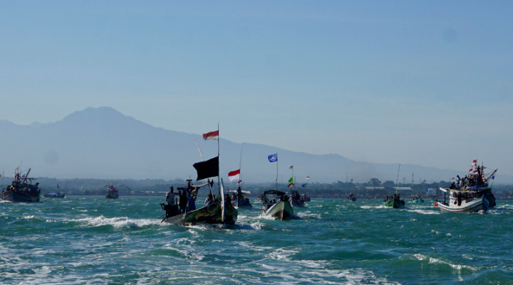 Ratusan Kapal Ramaikan Prosesi Larungan di Jepara