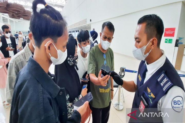 9.934 Penumpang Melintas di Bandara Syamsudin Noor pada H+4