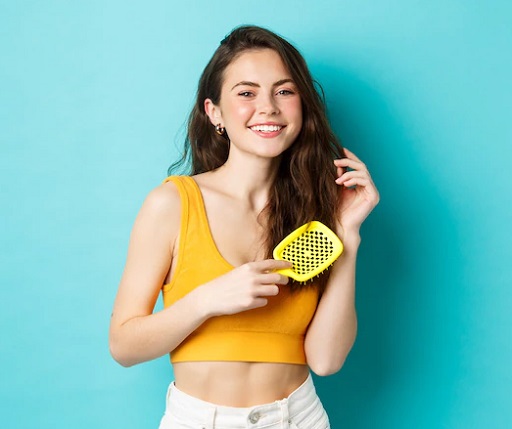 Ladies, Ini Manfaatnya Menyisir Rambut Setiap Hari