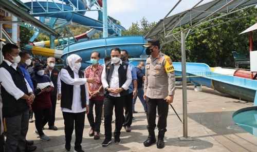 Khofifah Minta Insiden Seluncuran Kenpark Diusut Tuntas