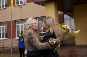 Bersama Ibu Negara Ukraina, Jill Biden Rayakan Hari Ibu