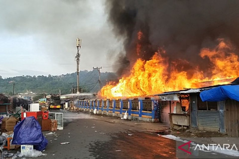 Pasar Wosi Manokwari Terbakar