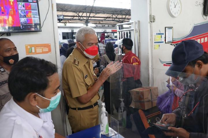 Tinjau Arus Balik di Stasiun Poncol, Ganjar: Lancar