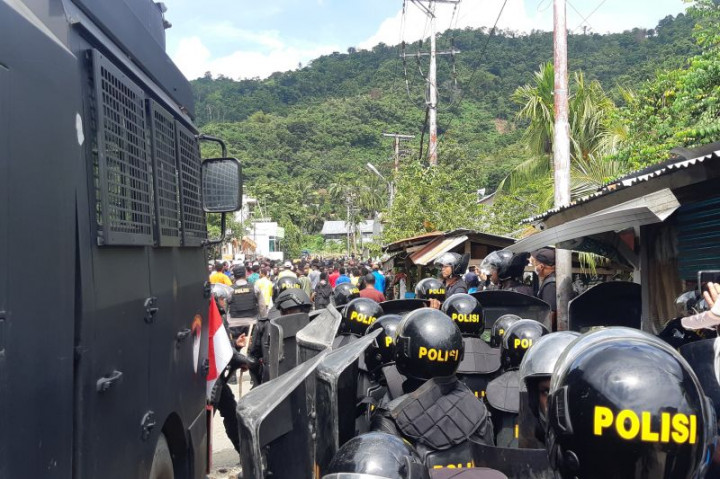 Aparat Bubarkan Demo Penolakan DOB di Jayapura
