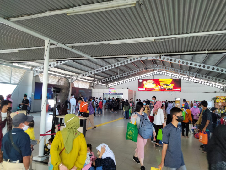Stasiun Bogor Catat Rekor 102 Ribu Penumpang Hari Ketiga Lebaran
